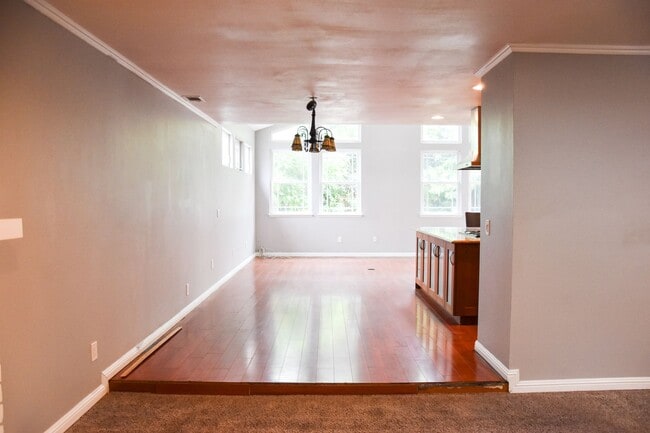 Building Photo - Large Home in North Orange