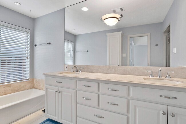 Building Photo - Jewel of Home, Large Lot,  in Wonderful Walkable Neighborhood!