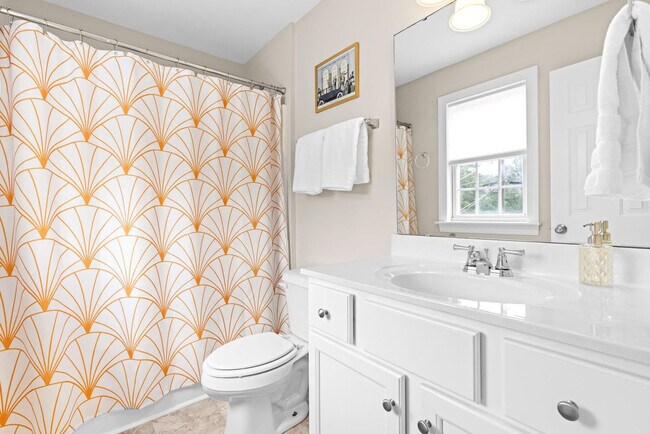 Building Photo - 2400 Hinton St