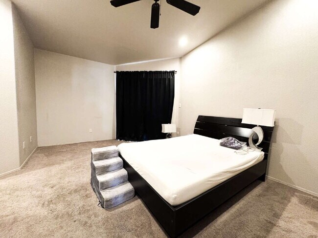 Building Photo - "Spacious 4-Bedroom, 2-Bathroom SOLAR Home in Mesa del Sol!"