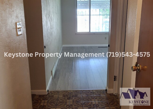 Building Photo - Sunset Park Rancher 3 Bedrooms/3 Bathrooms...
