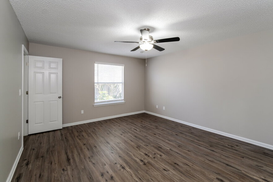 Building Photo - 3479 Shelley Dr