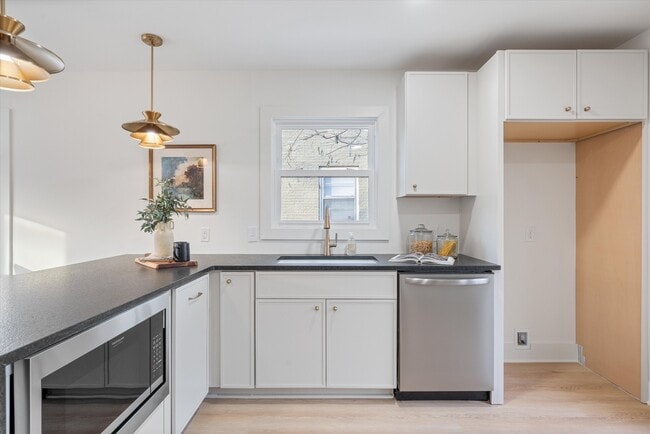 Building Photo - 603 N 5th St