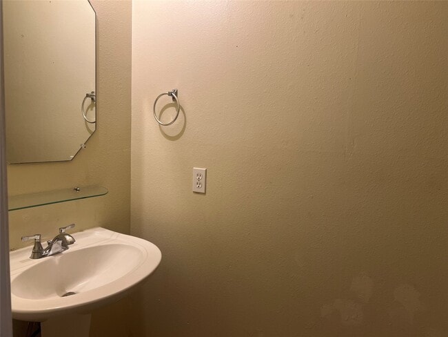 Building Photo - 14423 Parkesgate Dr