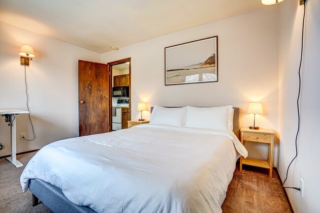 Building Photo - 2601 University Ave