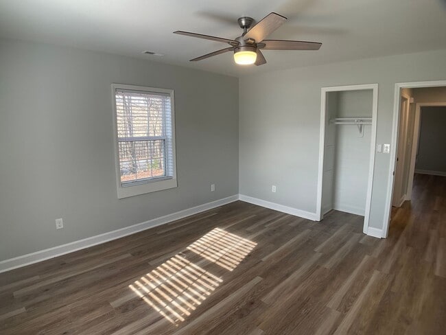 Building Photo - Modern Comfort and Convenience in the Heart of Durham