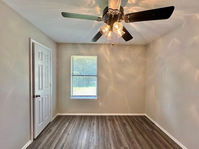 Building Photo - Stoneridge Duplex 454/452