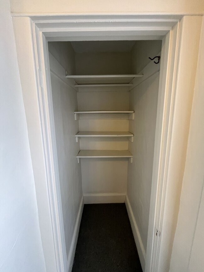 Building Photo - 31 Leclair St