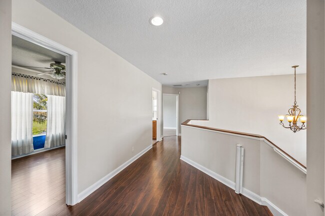 Building Photo - 14552 Larkspur Ln