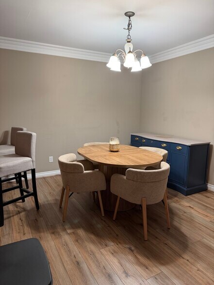 Building Photo - 5748 Hampshire Ln