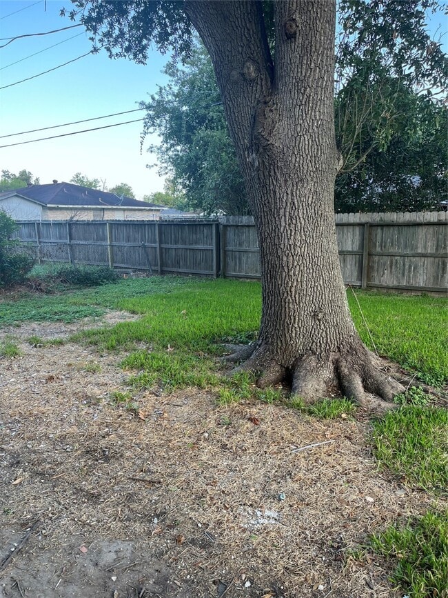 Building Photo - 7202 Carver Ave