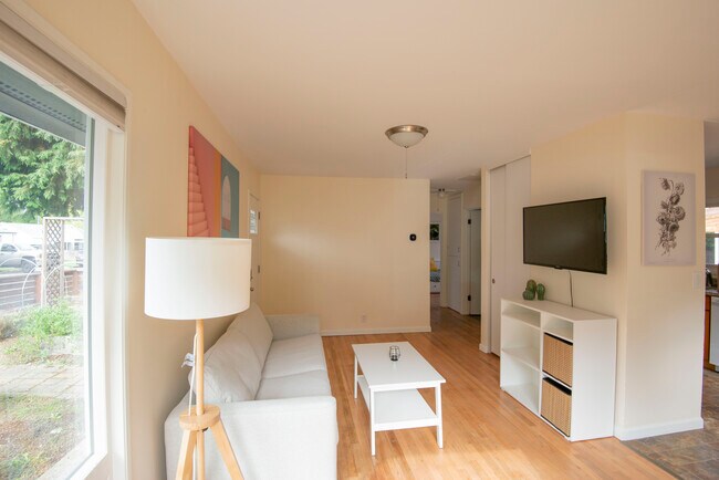 Living Room - 9224 N Tyler Ave