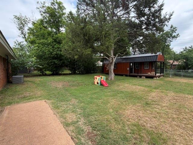 Building Photo - 1311 Manor Dr