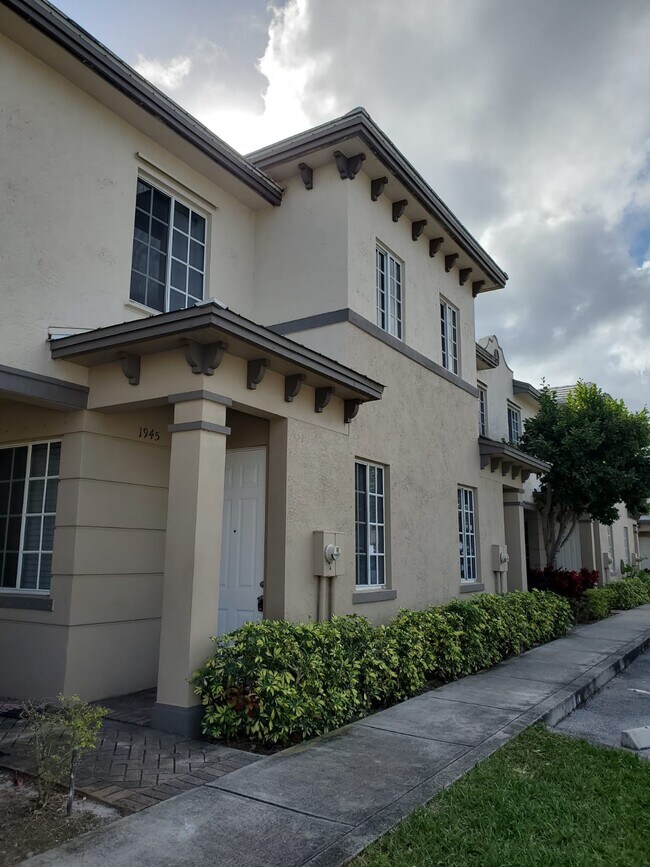 Building Photo - 1945 Marsh Harbor Dr