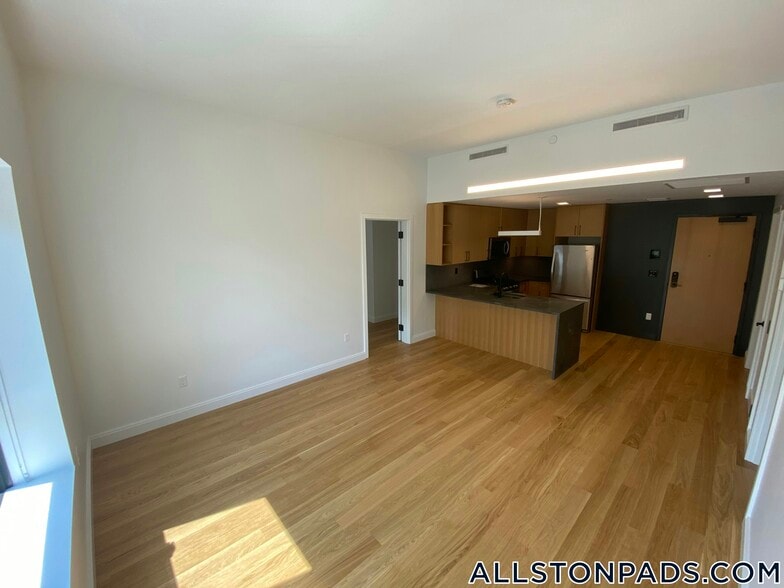 Building Photo - 83 Gardner St