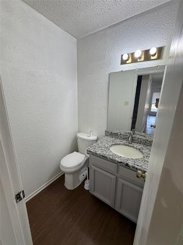 Building Photo - 422 W 4th St