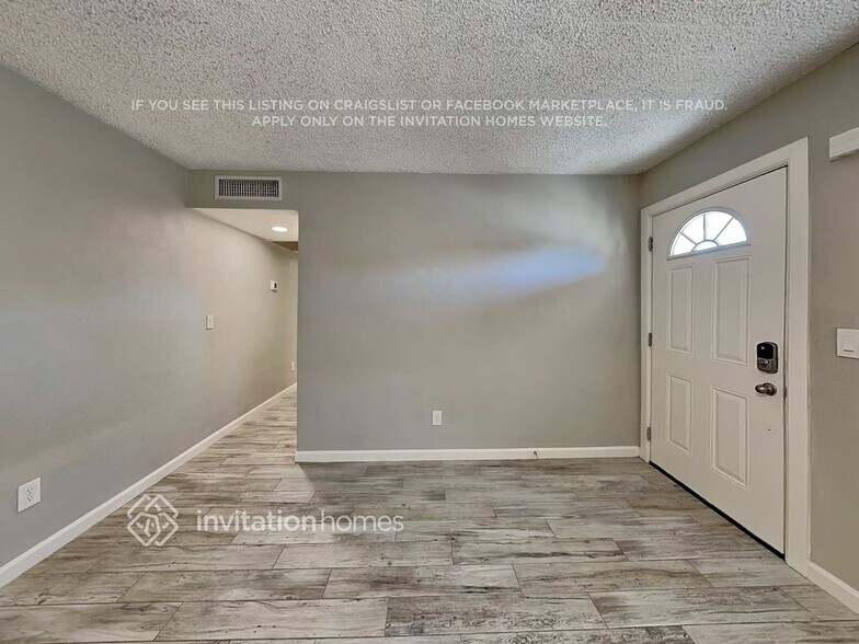 Building Photo - 1026 W Danbury Dr