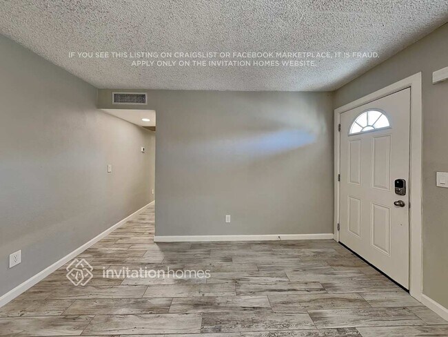 Building Photo - 1026 W Danbury Dr