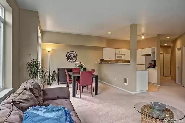 Building Photo - 8760 Greenwood Ave N