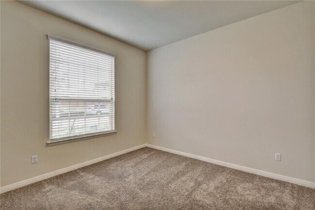 Building Photo - 453 Star Thistle St