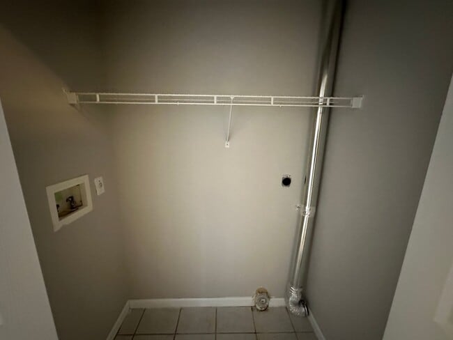 Building Photo - 2 Bedroom 2 bath unit for rent ~ water, sewer, trash, pest control and lawn care included!