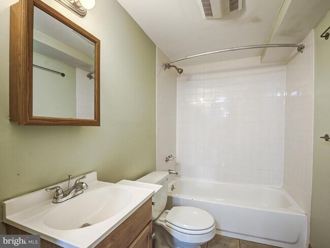 Building Photo - 4008 Illinois Ave NW