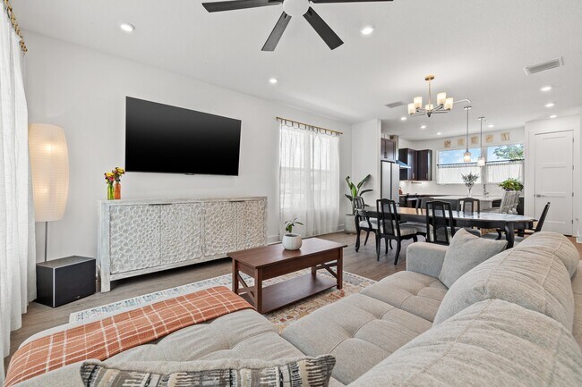 Building Photo - 320 15th St N