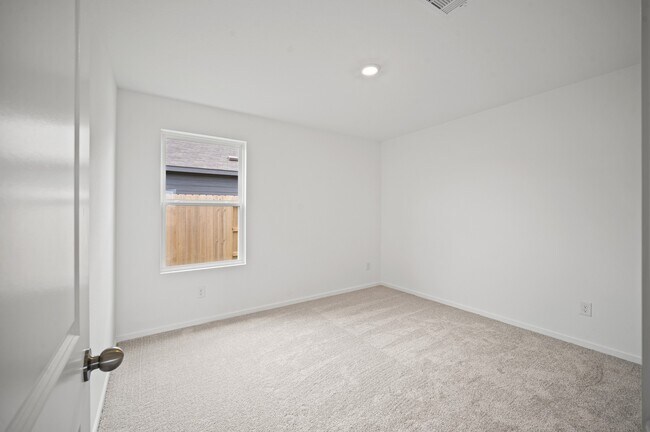Building Photo - 702 Umbrella Tree Dr