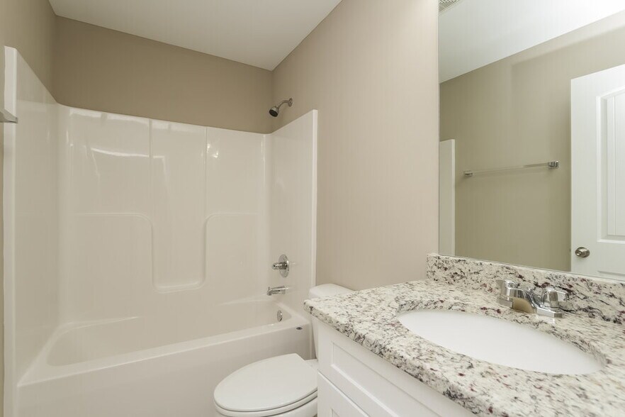 Building Photo - 723 Fieldcrest Dr