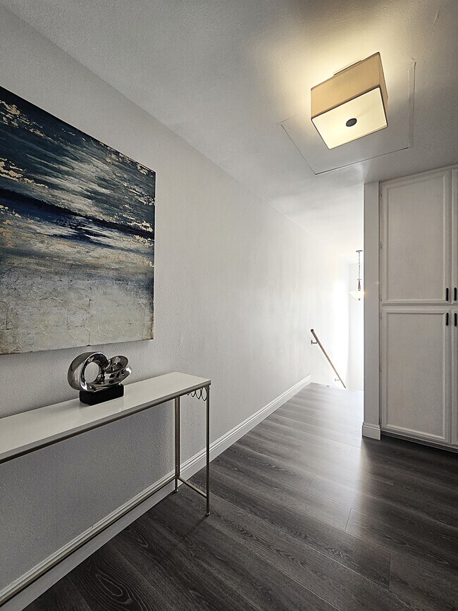 Building Photo - 123 E Bennett Ave