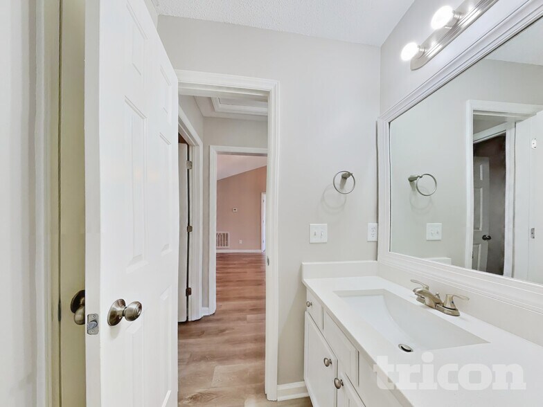 Building Photo - 2028 Ballston Pl