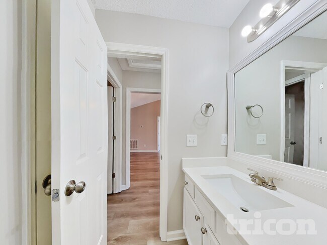 Building Photo - 2028 Ballston Pl