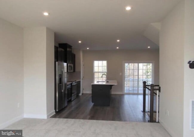 Building Photo - 1744 Scenic Lp