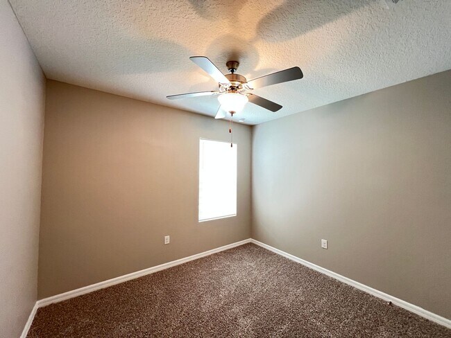 Building Photo - Modern 4-Bedroom Smart Home in Belleview – No HOA Application Required