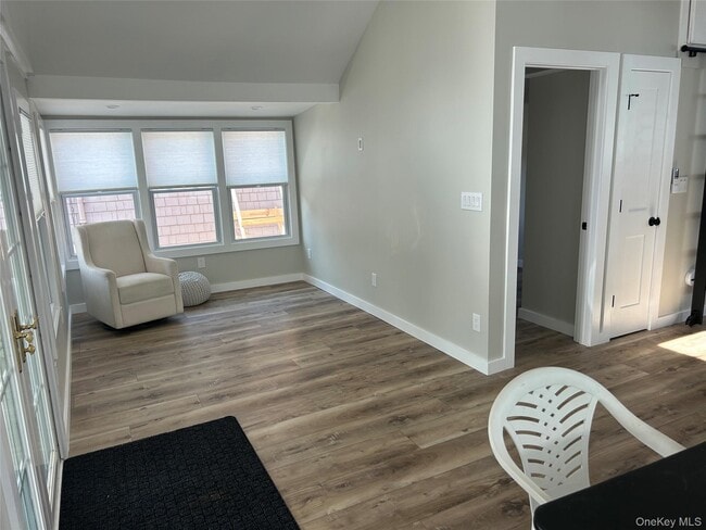 Building Photo - 7 Cedar Ave