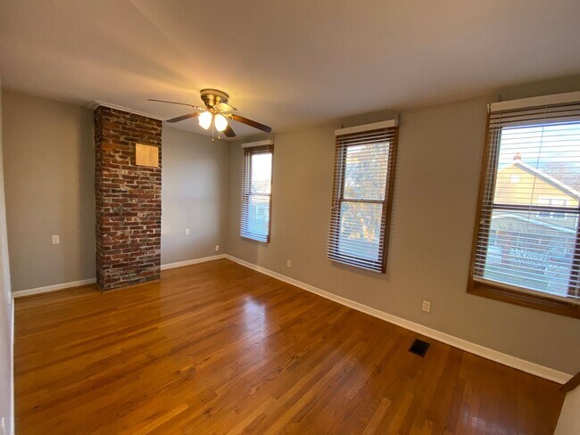 Building Photo - 2409 Glenmawr Ave
