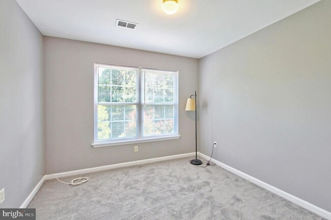 Building Photo - 9902 Woodview Dr