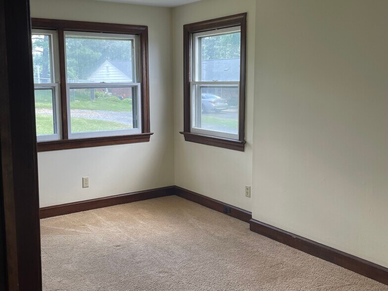 Living room or den... - 32 Weavers Rd