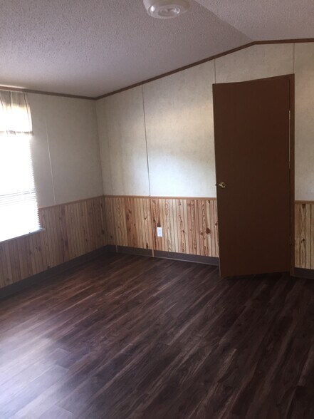 Building Photo - 2054 Krist Ln