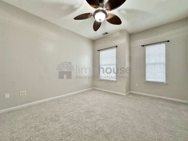 Building Photo - 5872 Ludington Dr