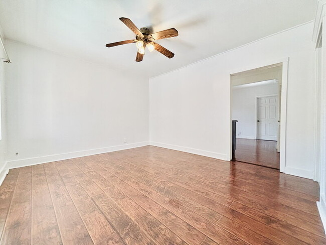 Building Photo - 2511 Ganahl St