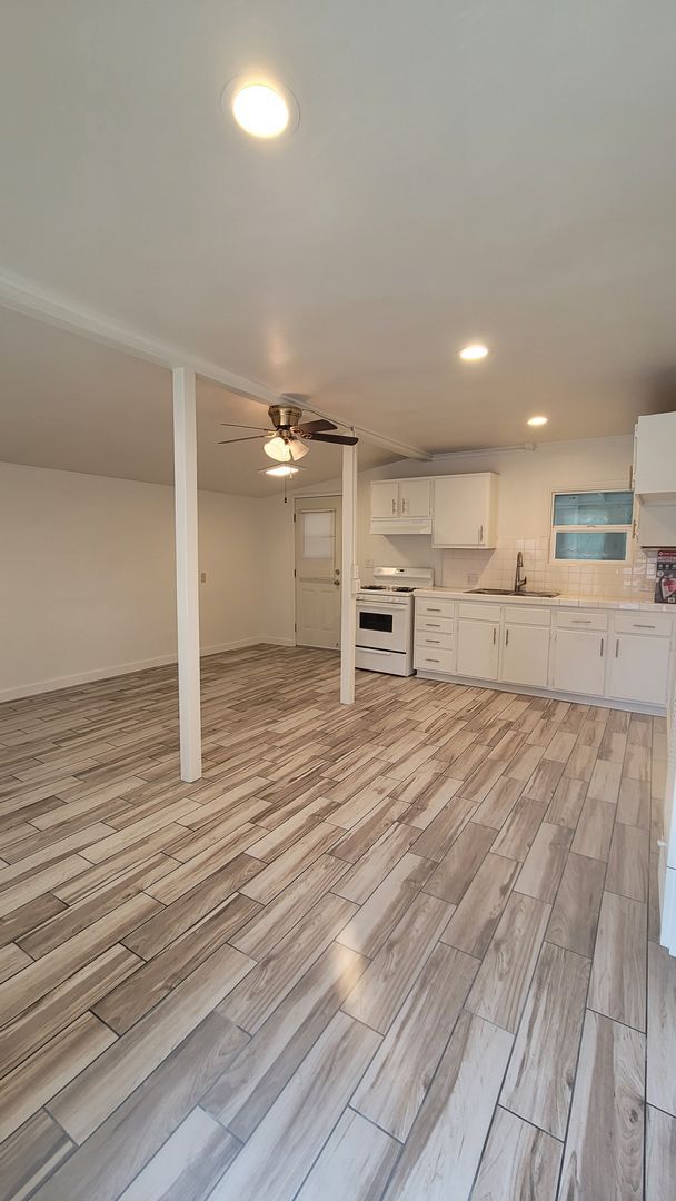 Building Photo - West Ventura 1+1 House - Near Pepsi Plant ...