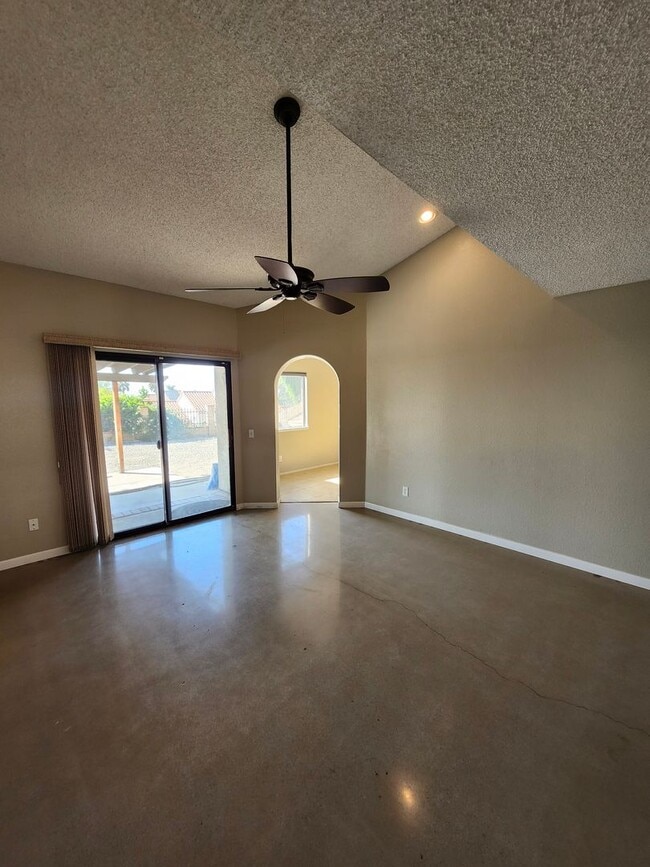 Building Photo - Charming Single-Story Home