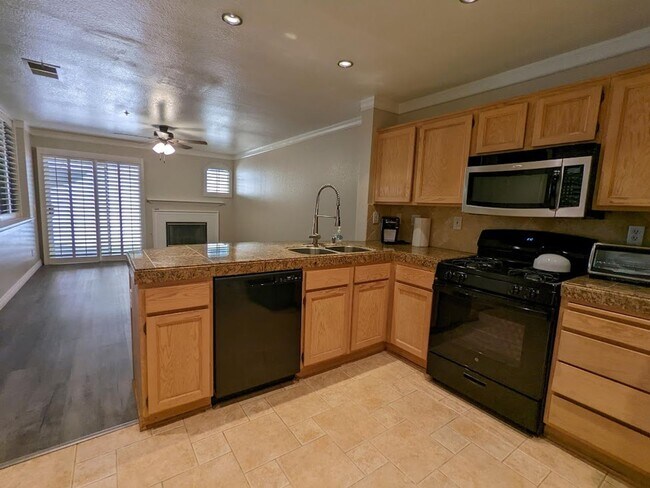 Building Photo - You will love this beautiful townhouse near Victoria Gardens!