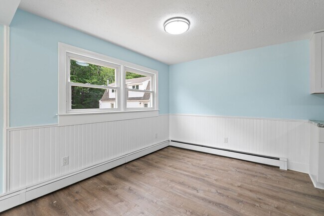 Building Photo - 381 Littlefield Rd