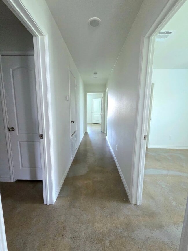 Building Photo - AVAILABLE JUNE ; APPLY TODAY ON OUR WEBSITE!!