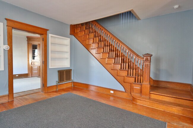 Building Photo - 503 S Broadway