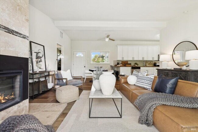 Building Photo - 53 Labrea Way