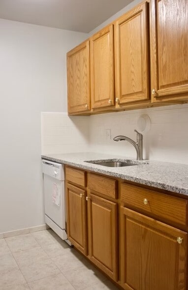 granite countertops - Perrin Street Apartments