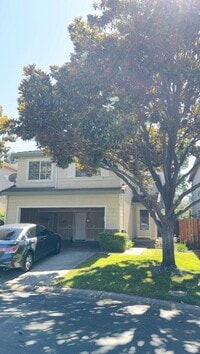 Building Photo - Gated Community Home in Cul-De-Sac